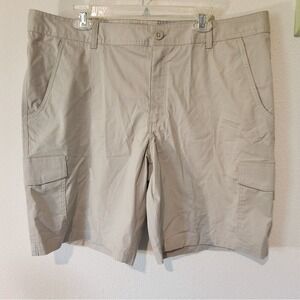 NWT Men's Columbia‎ Khaki Cargo Omni-Shade Regular Fit Shorts 40R 10" Hiking